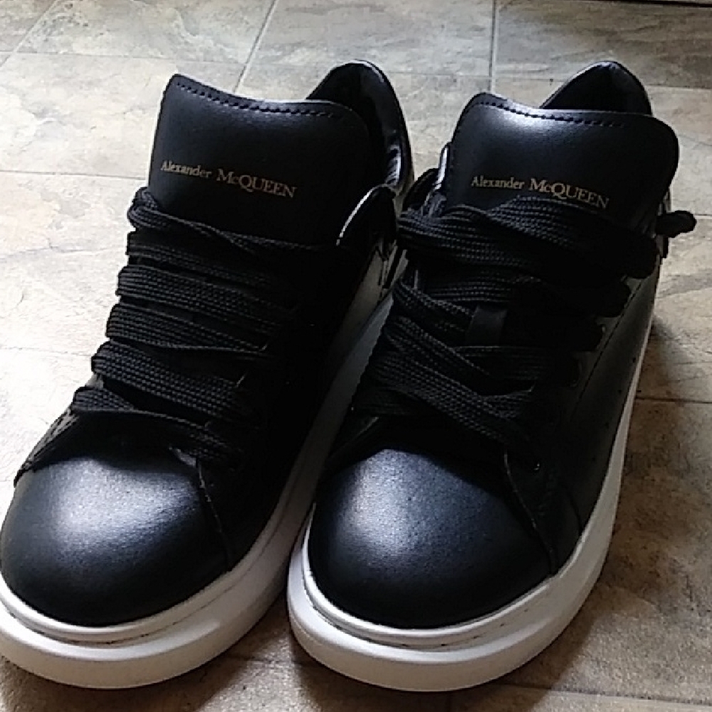 Alexander McQueen Men's Black Leather Sneakers